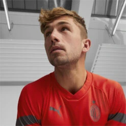 Maillot D’entraînement De Football A.C. Milan Homme PUMA 7 Maillot D’entraînement De Football A.C. Milan Homme PUMA -Puma Soldes Boutique maillot dentrainement de football ac milan homme puma 2